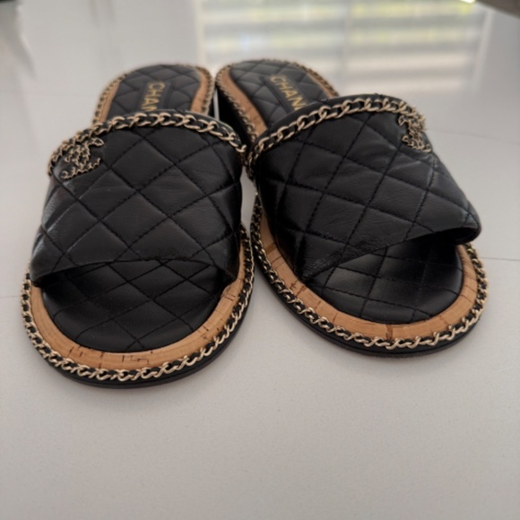 Chanel Interlocking CC Logo Slides Sandals Shoes Black Leather Gold Chain - Picture 4 of 11